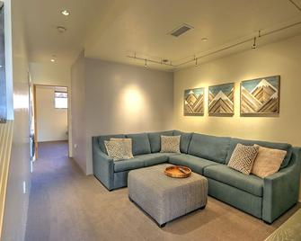 Modern Industrial Loft w/ Spectacular Sopris Views, Fireplace, Central Location! - Carbondale - Soggiorno