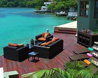 Port Antonio Seaside Villa in Jamaica SeaStar - Port Antonio - Binnenhof
