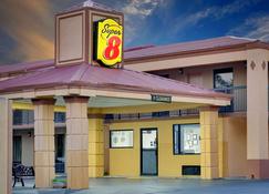 Super 8 by Wyndham Athens - Athens - Bâtiment
