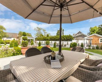 French Country House with Pool- Beach nearby - East Marion - Patio