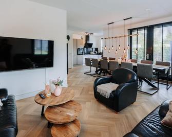 Dutch Design Villa with 6 luxurious bedrooms - امستردام - غرفة معيشة