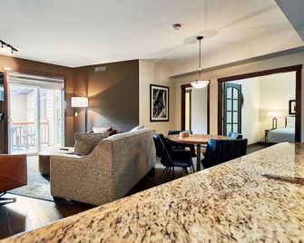Premium Mountain View! Luxurious 2 Bed Condo at Stoneridge Mountain Resort - Canmore - Salon