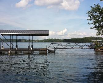 Tranquil Lakefront Setting near Clemson SC with Private, Covered Dock - Seneca - Pool