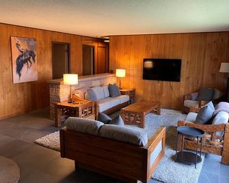 Newly Renovated Ranch With The Best Views In Town! - Saratoga - Living room