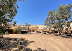 Desert View Apartments - Coober Pedy - Building