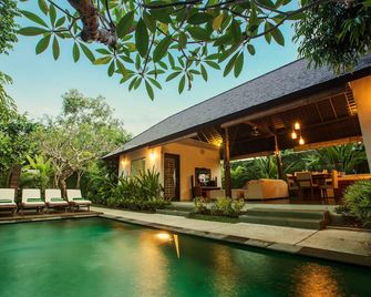 The Astari Villa and Residence - South Kuta - Piscina