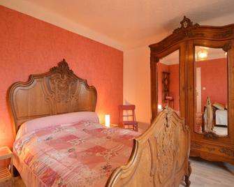 Holiday Home with Garden, Heating, Barbecue - Butgenbach - Slaapkamer