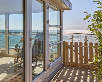 Seaside Escape with Views - Rønne - Balkon