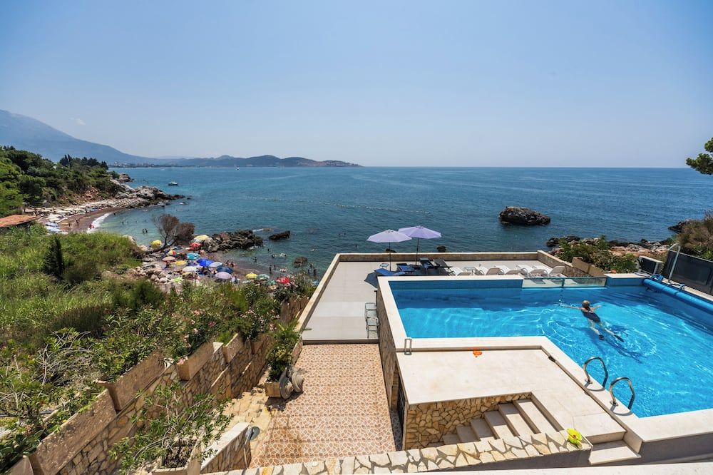 Suites Castello - Bar - Piscina