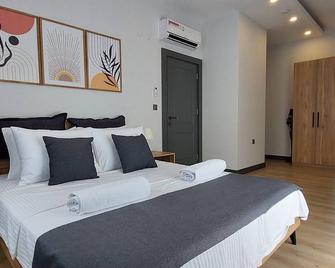 Professionally Maintained, Spacious New Suite Hotel Just Minutes from Lara Beach & Kundu Entertainment Zone - 安塔利亞 - 臥室