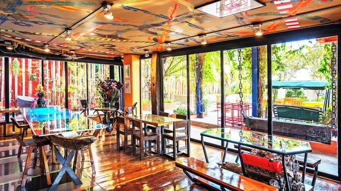 ميستيل بليس هوتل