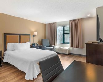 Extended Stay America Suites - Tampa - Airport - Spruce Street - טמפה - חדר שינה