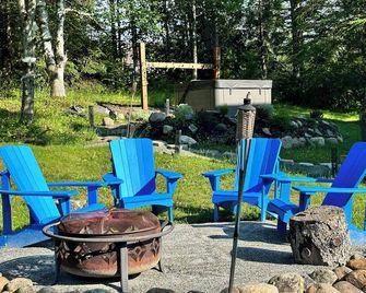 Melancy waterfront cottage in Sainte-Agathe Nord (Ivry-sur-le-Lac). - Sainte-Marguerite-du-Lac-Masson - Patio
