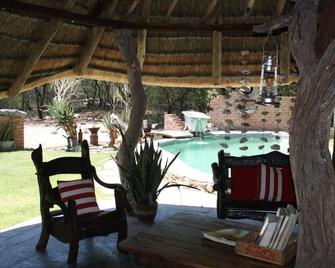 Roy's Rest Camp - Grootfontein - Piscina