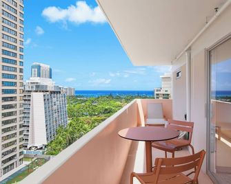 The Ambassador Hotel of Waikiki, Tapestry Collection by Hilton - הונולולו - מרפסת