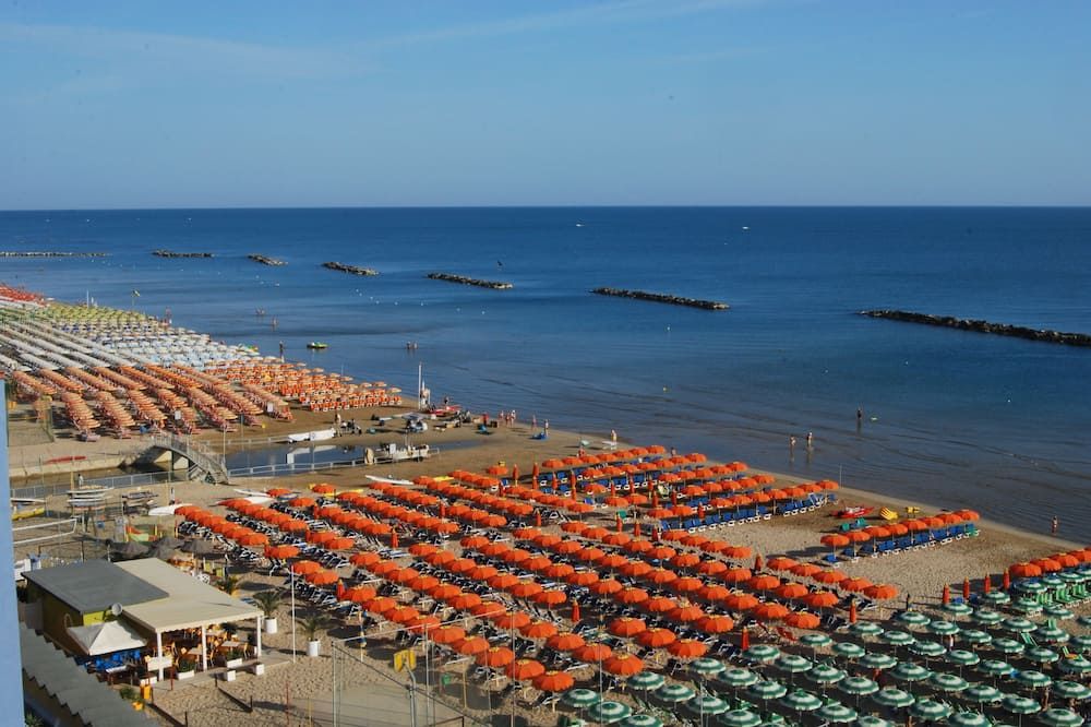 Hotel Embassy - פזארו - בניין