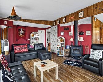 Harry Potter and the Scenic Escape - Yakima - Living room