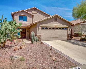 Gold Canyon home, pool , spa, views. Save money check w/us for disc specials! - Gold Canyon - Edificio