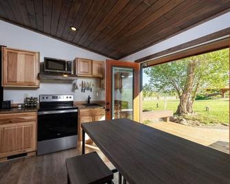 Oakley's Oasis - Honeymoon Suite - Paonia - Cocina
