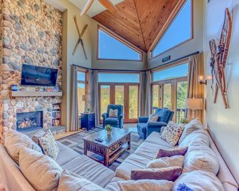 C1 Top Rated Ski-In Ski-Out Townhome Great views fireplaces fast wifi AC Short walk to slopes - Carroll