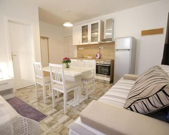 Studio Apartment Laura - Zadar - Kuchnia