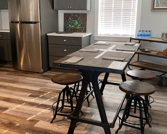 Wright Place - Right Time - Hackberry - Dining room