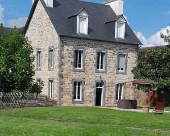 Vacation home Aulne Maritime -Presqu'île de Crozon Le Faou Bzh - Le Faou - Edificio