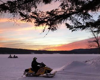 Snowmobile-Friendly | Winter Lake Cabin Retreat - Curtis