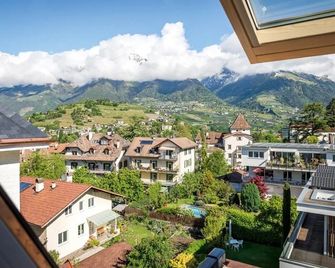 Hotel Sonnenhof - מראנו - מרפסת