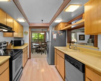 Quiet Graeagle Hideaway - Graeagle - Kitchen