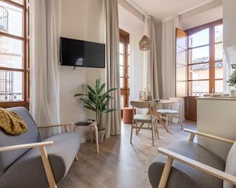 Apartamentos Líbere Málaga Teatro Romano - Málaga - Wohnzimmer