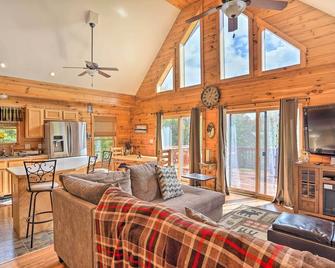 Grand Windham Retreat with Fire Pit and Game Room - Windham - Living room