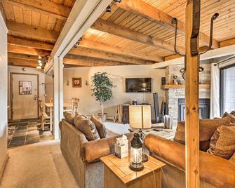 Ski and Hike Mtn-View Condo in Silverthorne! - Silverthorne - Living room