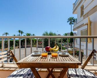 YourHouse Reganyol beach apartment - Alcudia - Parveke