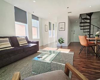 The Lofts on Clematis 509 Downtown West Palm Beach - West Palm Beach - Living room