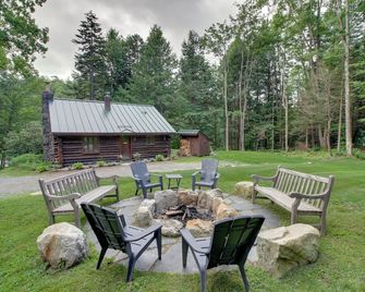 Award-Winning Log Cabin, Top 5 in New England! - Londonderry - Patio