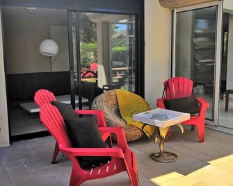 Villa Nina, 20 people, 3 stars, 300m from the beach, shops, 100m from the port. - Ouistreham - Living room