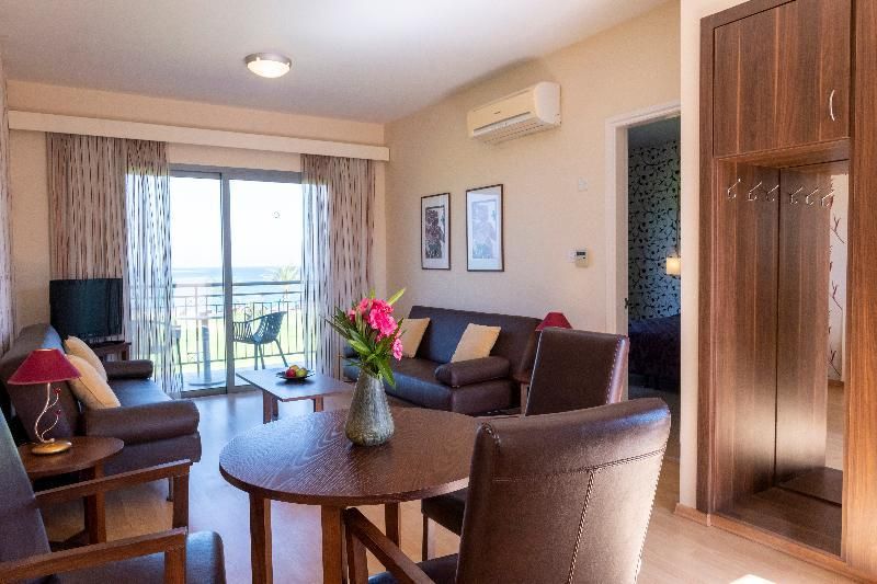 Natura Beach Hotel and Villas - Polis Chrysochous - Dining room