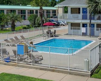 Motel 6 Gulfport - Gulfport - Pool