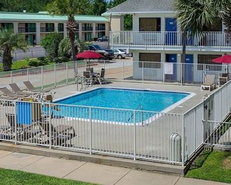 Motel 6 Gulfport - Gulfport - Pool