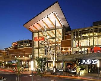 Seattle Family Adventures: 3 Studios - Free Airport Shuttle To Sea, Pet-Friendly - Renton