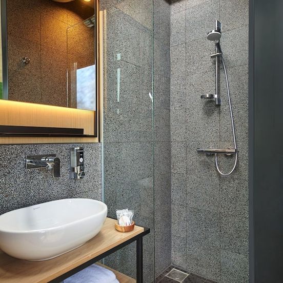 Bathroom view of Inntel Hotels Amsterdam Landmark