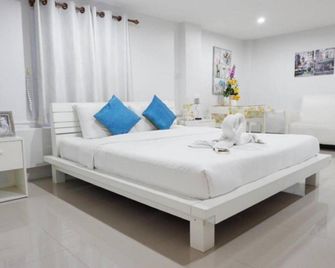 Chic Hotel Suratthani - 素叻他尼 - 臥室