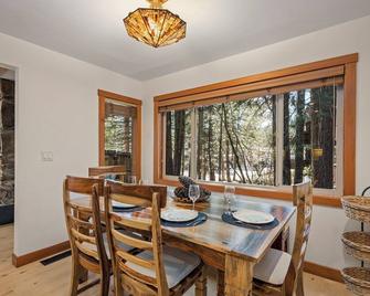 Lake Tahoe Creekside Retreat - Walk to Beach - Incline Village - Dining room