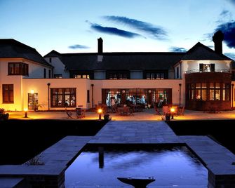 Western House Hotel - אייר - בניין