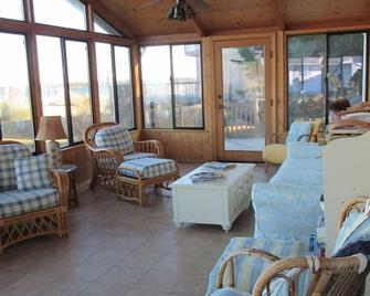 Little Bay Waterfront Retreat - White Stone - Sala de estar