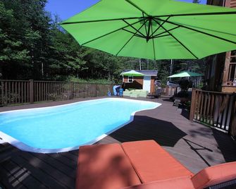 Escale du Nord - מון טרמבלאן - בריכה