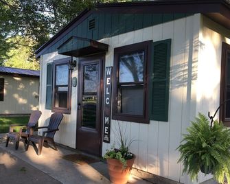 Cabin Get Away, Fishing, Kayaking, Biking, Vacationing, Reunions, Pet Friendly - Onalaska - Patio