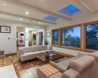 Modern Vintage compound 11 bedrooms 12 1/2 BA - Los Angeles - Oturma odası