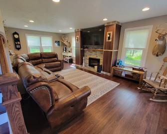 Mt. Nittany private getaway State College, PSU vacation rental - Lemont - Wohnzimmer